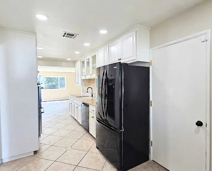 5424 Lodi St — Photo 8