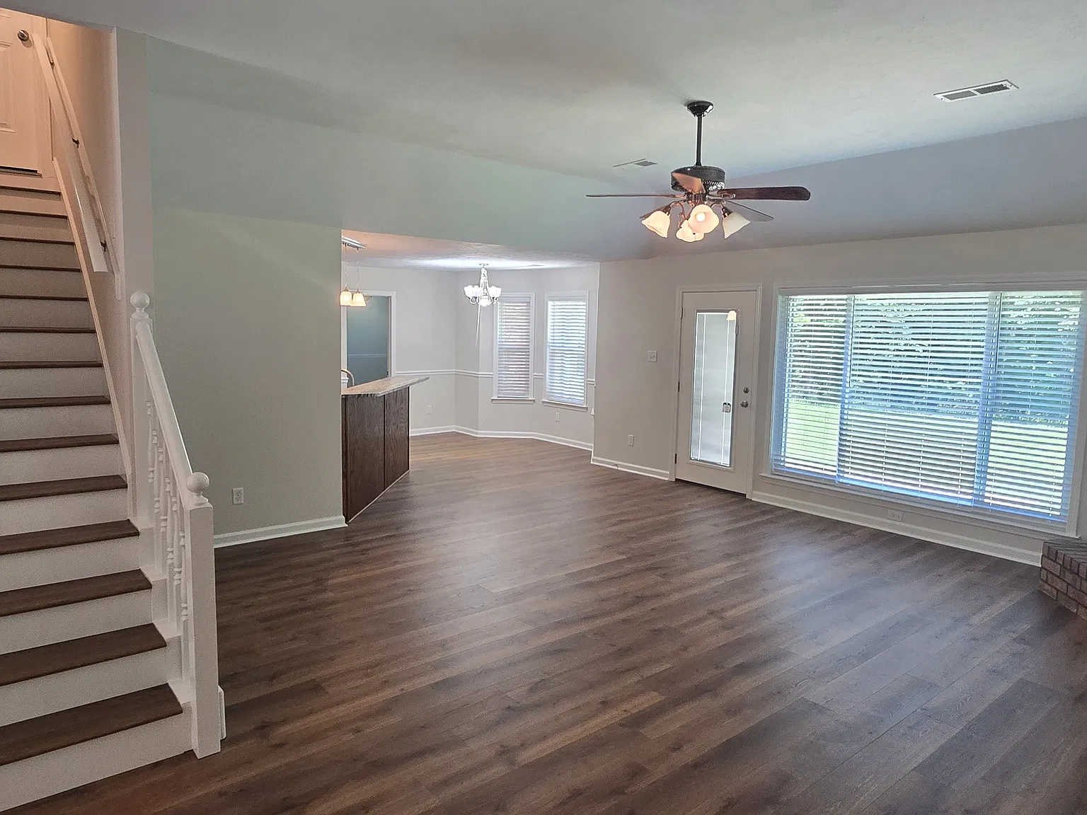 4 bed, 2.5 bath, 2473 sqft, $2,400 — Photo 3