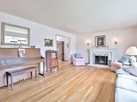 4th image of 1730 Lorenzen Dr