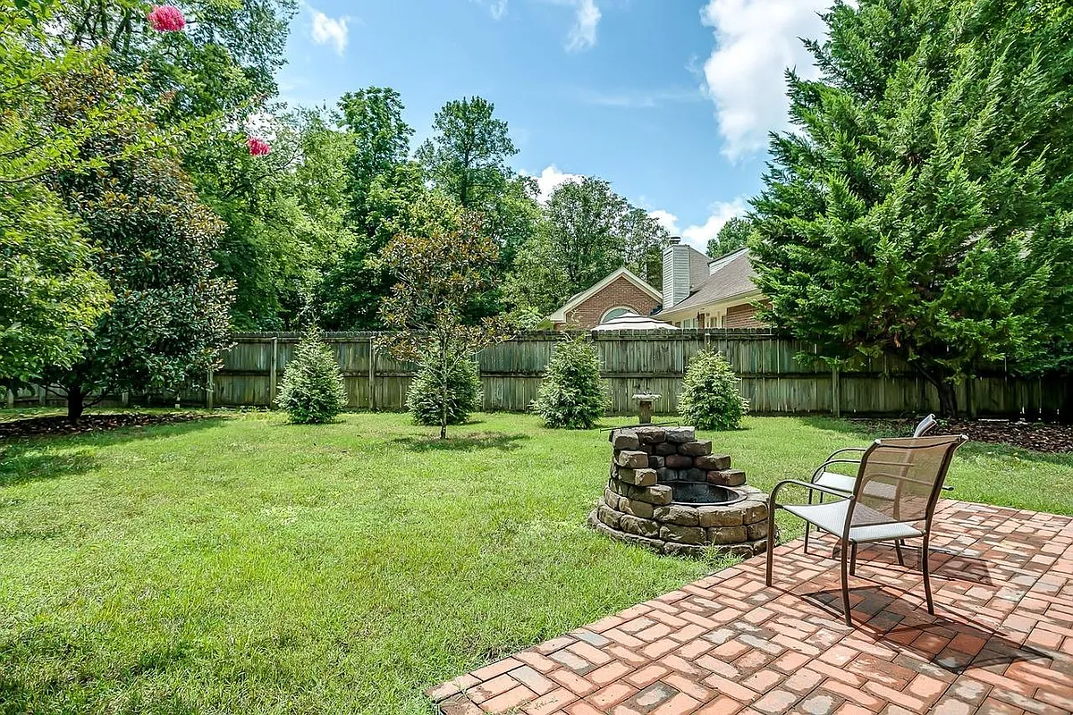 Building Photo - 1115 Glenbrook Dr