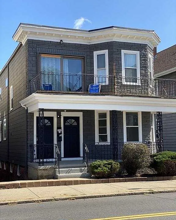 Saratoga St