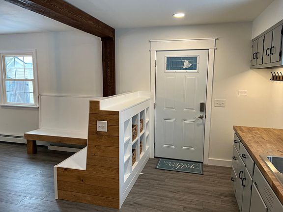 Kitchen to breezeway / garage