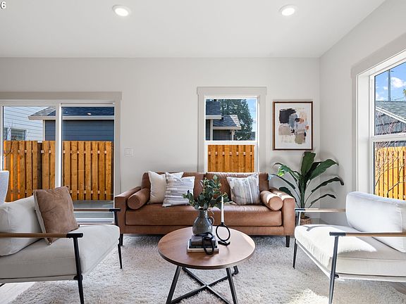 5th image of 6909 NE Multnomah St #B