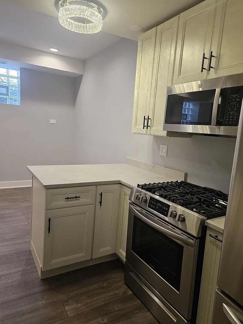 Studio, 400 sqft, $1,525 — Photo 2