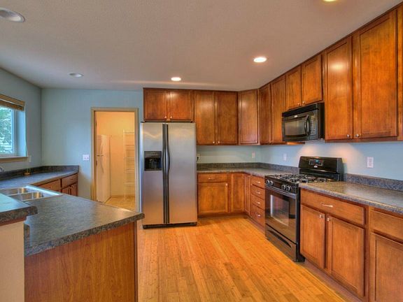 4th image of 19613 99th St E