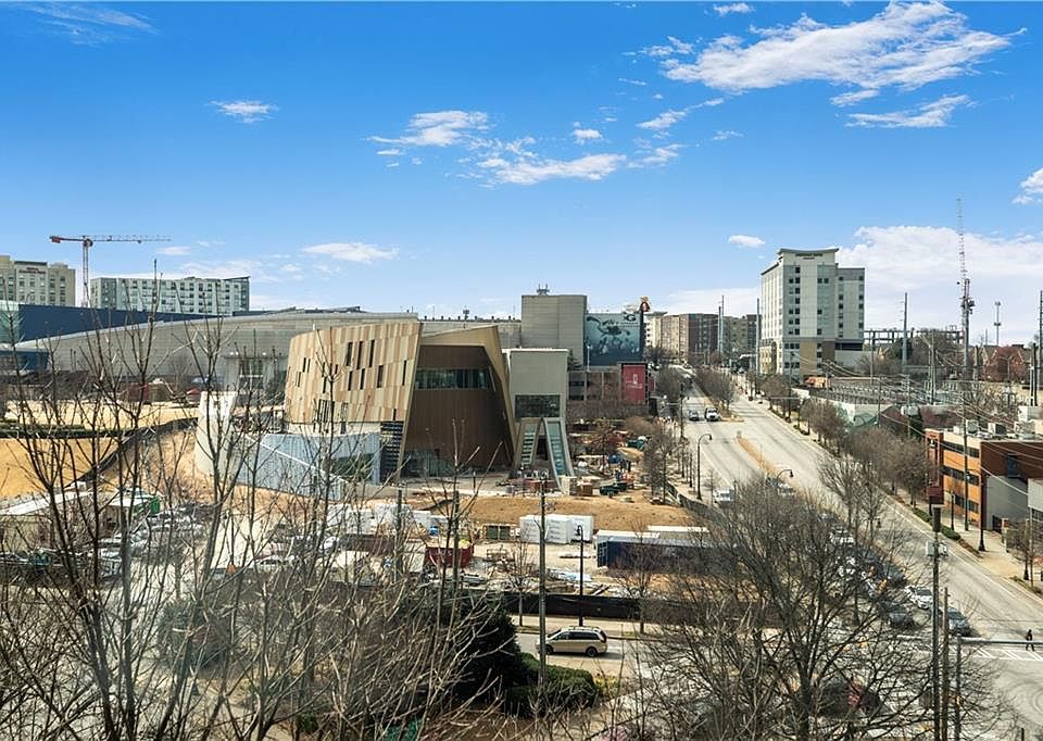 1st image of 115 W Peachtree Pl NW Unit 405