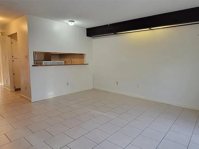 1221 W Hopkins St #7 — Photo 7