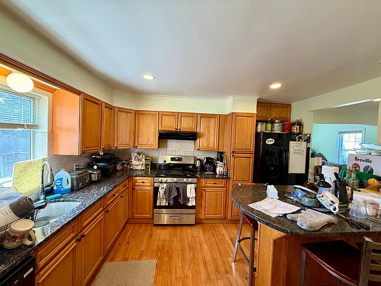 18 Pine St #1 — Photo 5