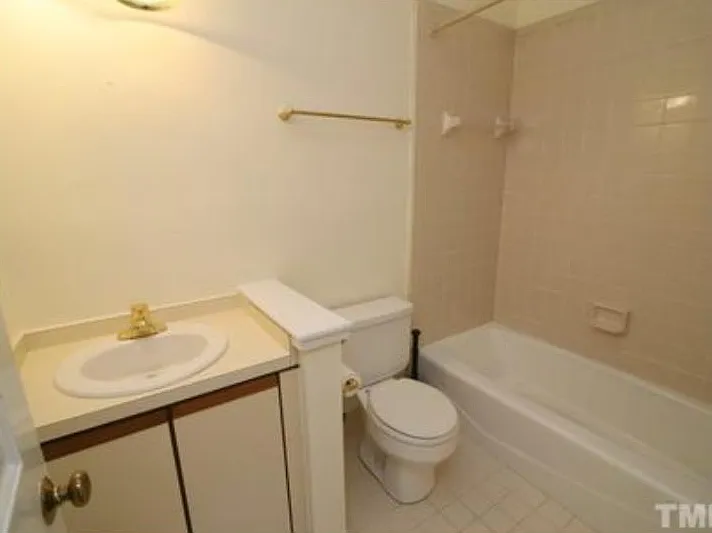 2nd hall bathroom full bath