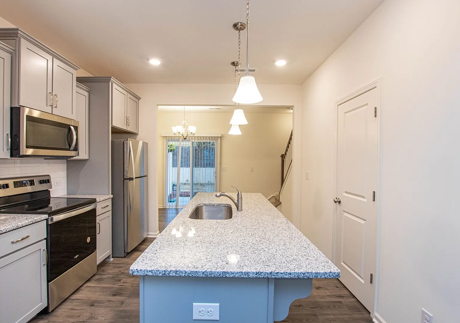 Beautiful 2 Bedroom Townhome In Midland - Available Now — Photo 4