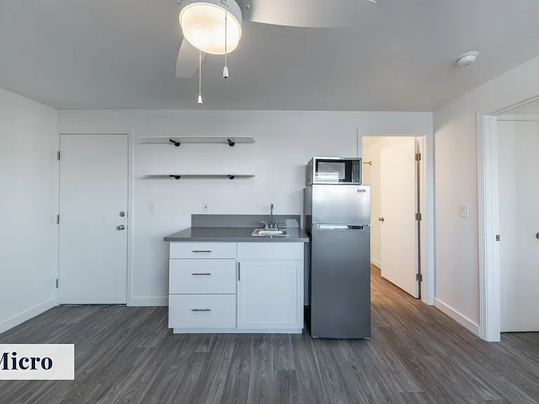 Colony Studios & Apts — Photo 10