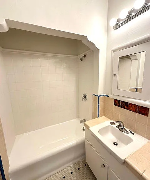 1269 N Flores Ave #B1 — Photo 5