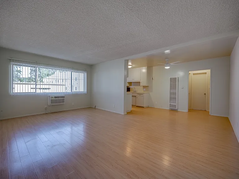 VASSAR APARTMENTS — Photo 8
