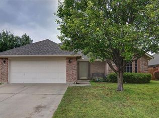 3812 Park Oaks Ct, North Richland Hills, TX 76180