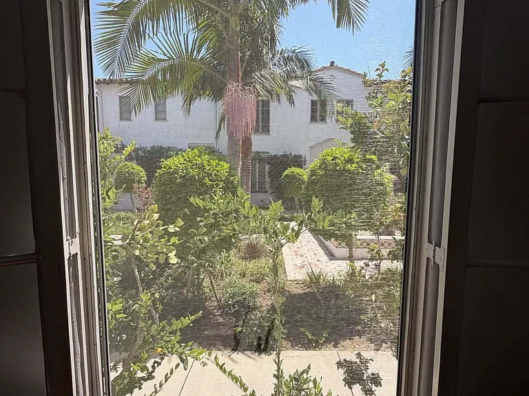 1047 S Orange Grove Ave #1 — Photo 48
