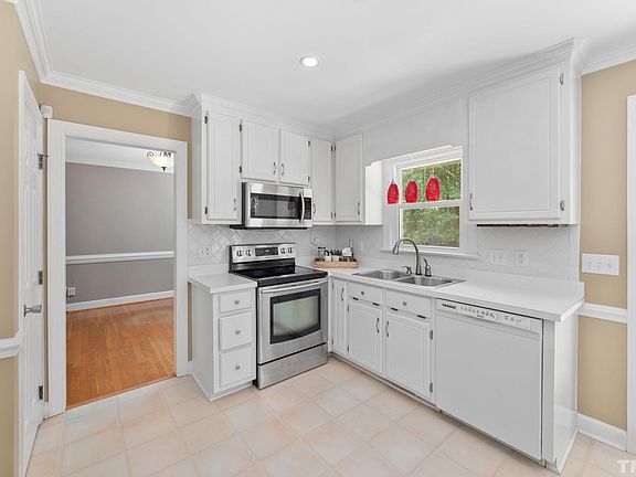 5th image of 412 Samara St