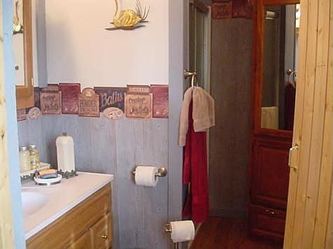 5th image of 200 Country Cabin Hl
