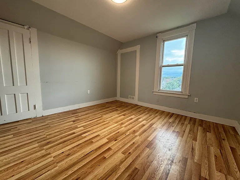 253 Fairview St #3 — Photo 6