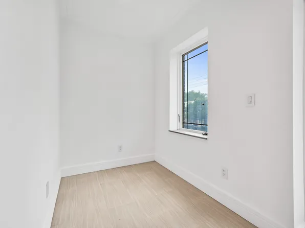 2335 Bath Avenue image 12 of 25