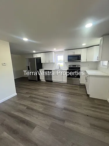107 Lincoln Rd Photo 1