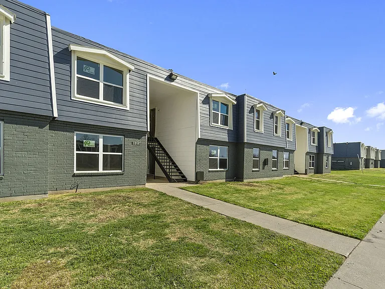 Maverick on Maurine Apartments — Photo 24