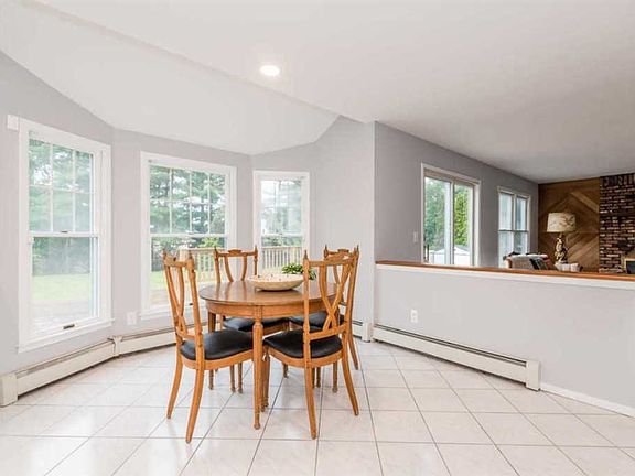 4th image of 15 Ledgewood Cir