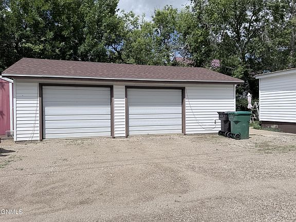 2nd image of 365 7th Ave N