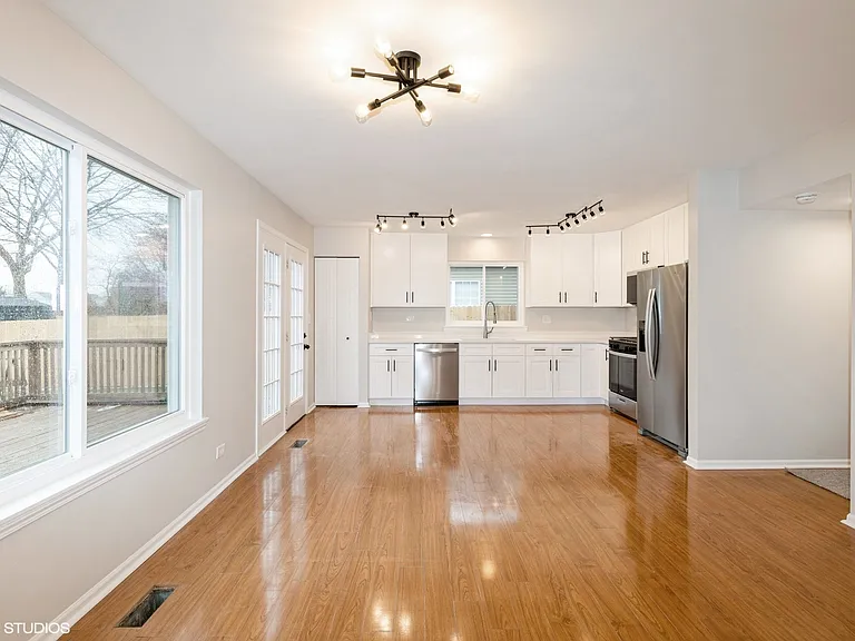 4663 Rolling Hills Dr — Photo 4