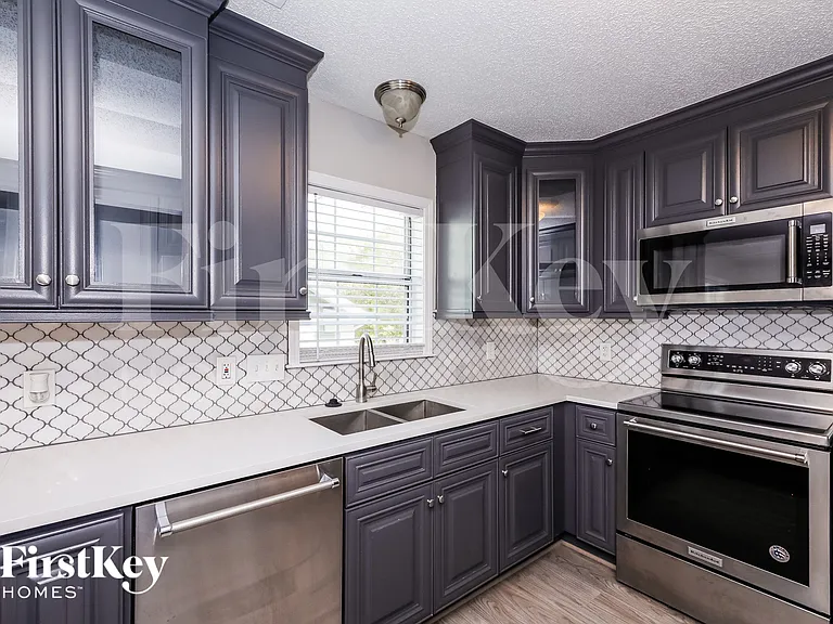 13835 Poppleton Ct — Photo 5