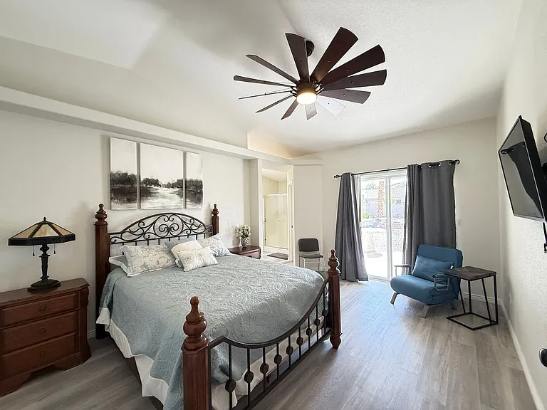 2725 Huntington Dr — Photo 9