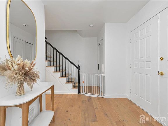 4th image of 2 Abbott Ct