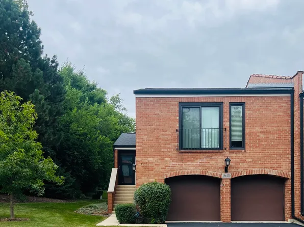 19W250 Gloucester Way N, Oak Brook, IL 60523