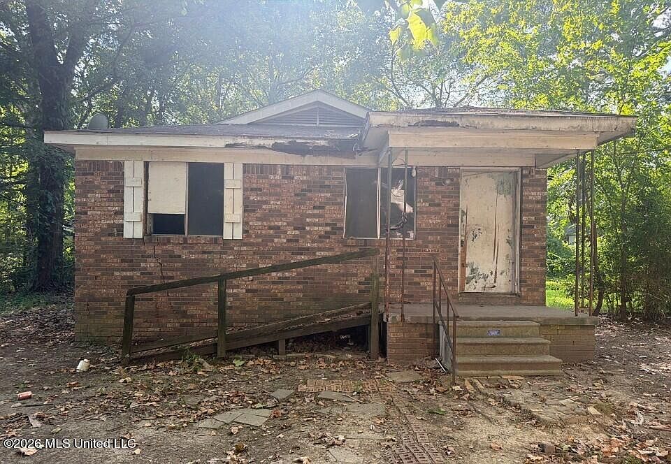 1st image of 453 Main St