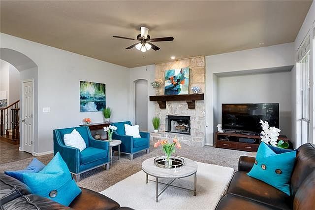 2nd image of 320 Aspen Dr