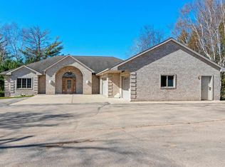 8054 Kingfisher Ln, Oconto Falls, WI 54154