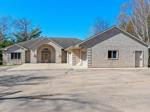 8054 Kingfisher Ln, Oconto Falls, WI 54154