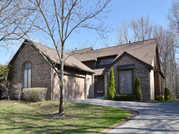 30800 Timberbrook Ln, Franklin, MI 48025