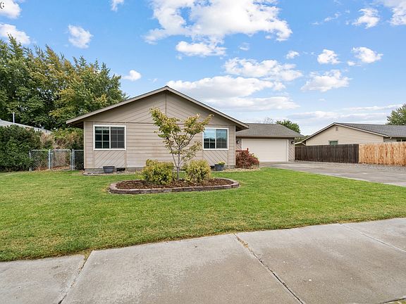 3rd image of 835 SW 13th Pl