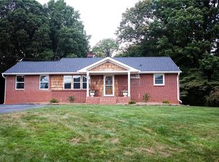 335 Old Hollow Rd, Winston Salem, NC 27105