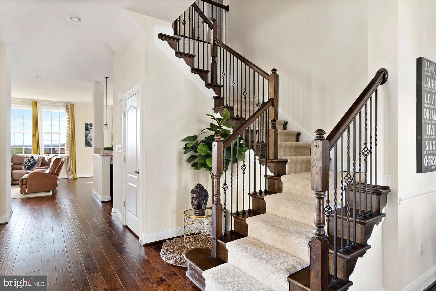 5 bed, 4.5 bath, 4436 sqft, $4,800 — Photo 4