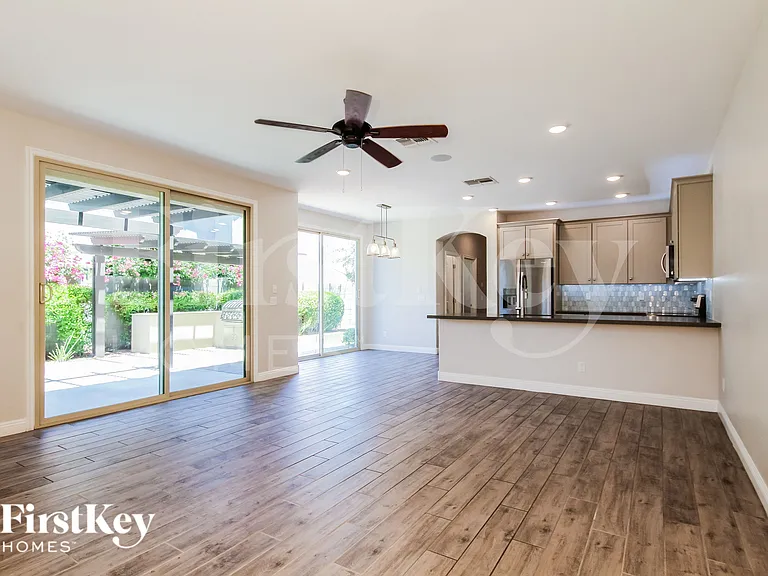 1023 S 151st Ln — Photo 3