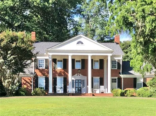 1620 Fairway Dr, Reidsville, NC 27320