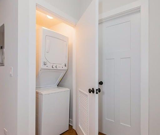 4th image of 2201 W Eastwood Ave #1N