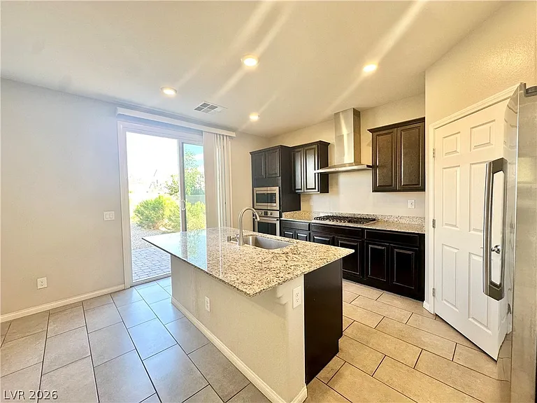2646 Topaz Blue St — Photo 5