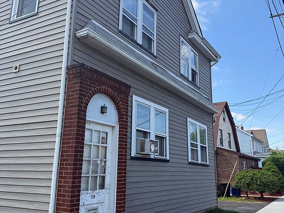 2nd image of 69-71 Mehrhof Rd #2