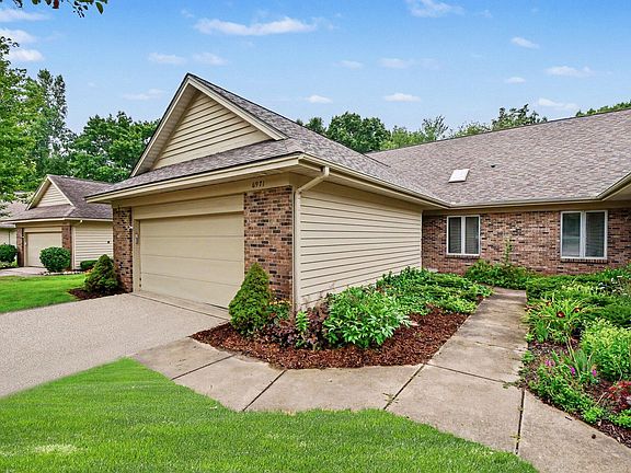 3rd image of 6971 Pinehurst Ln NE