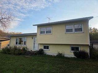 4717 Lucore Rd, Marion, IA 52302