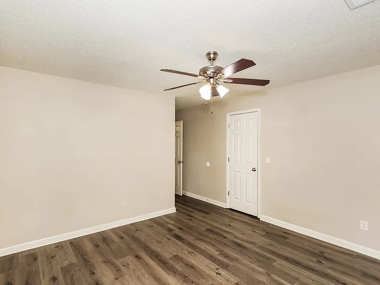 1310 Waterton Trl — Photo 10