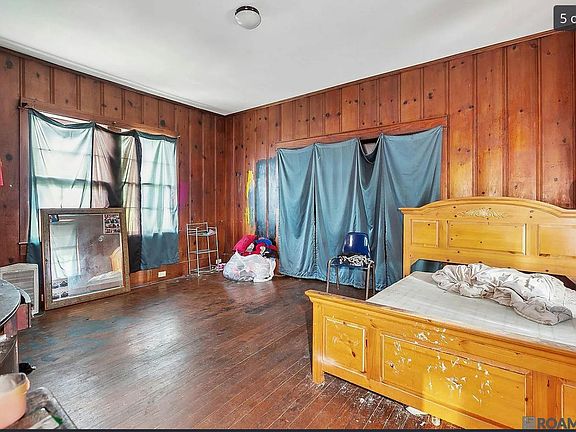 2nd image of 1118 Convention St