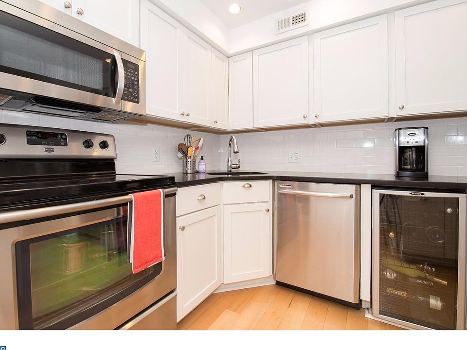 1st image of 304 Lombard St Rear C